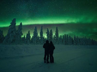 Photo-Under-Nother-Lights-Dancing-Aurora-Couple (2)